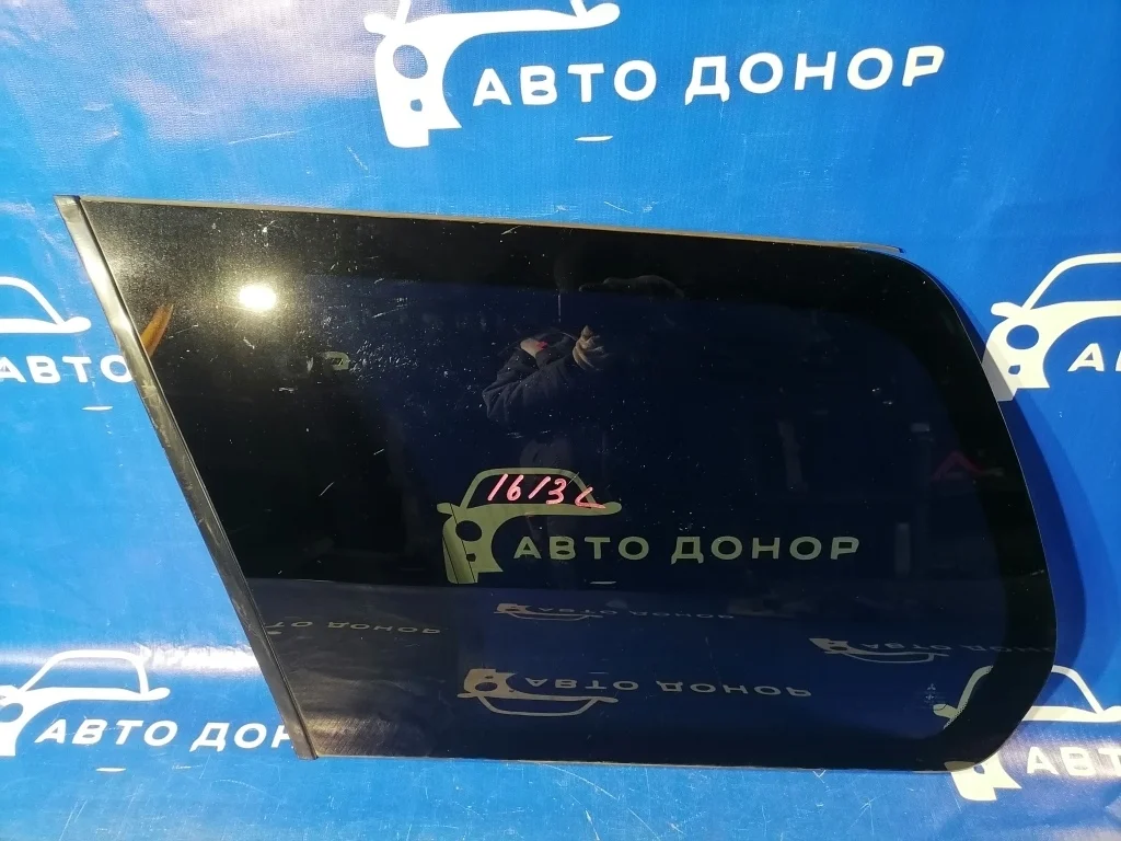 стекло боковое глухое MITSUBISHI CHARIOT GRANDIS N84W -