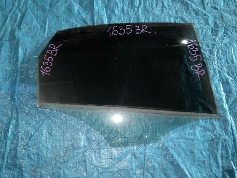 стекло AUDI A4 8K2 -