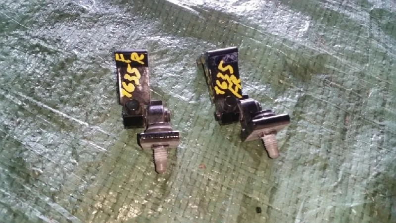 петли двери AUDI A4 8K2 - F 8K0831402E