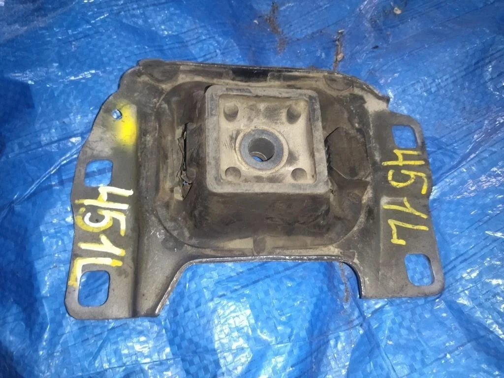 подушка двигателя FORD FOCUS CB4 SHDC, HWDA, HWDB, SHDA, SHDB - 1798908