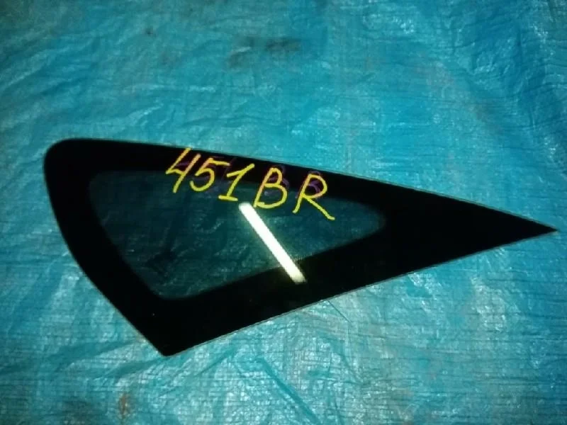 стекло боковое глухое FORD FOCUS CB4 -