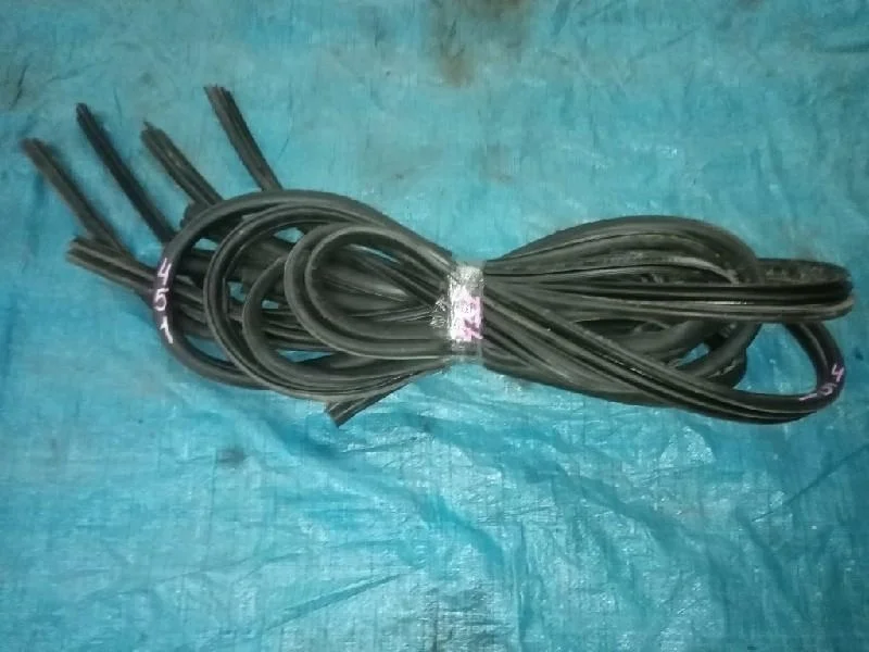 уплотнение дверное FORD FOCUS CB4 SHDC, HWDA, HWDB, SHDA, SHDB