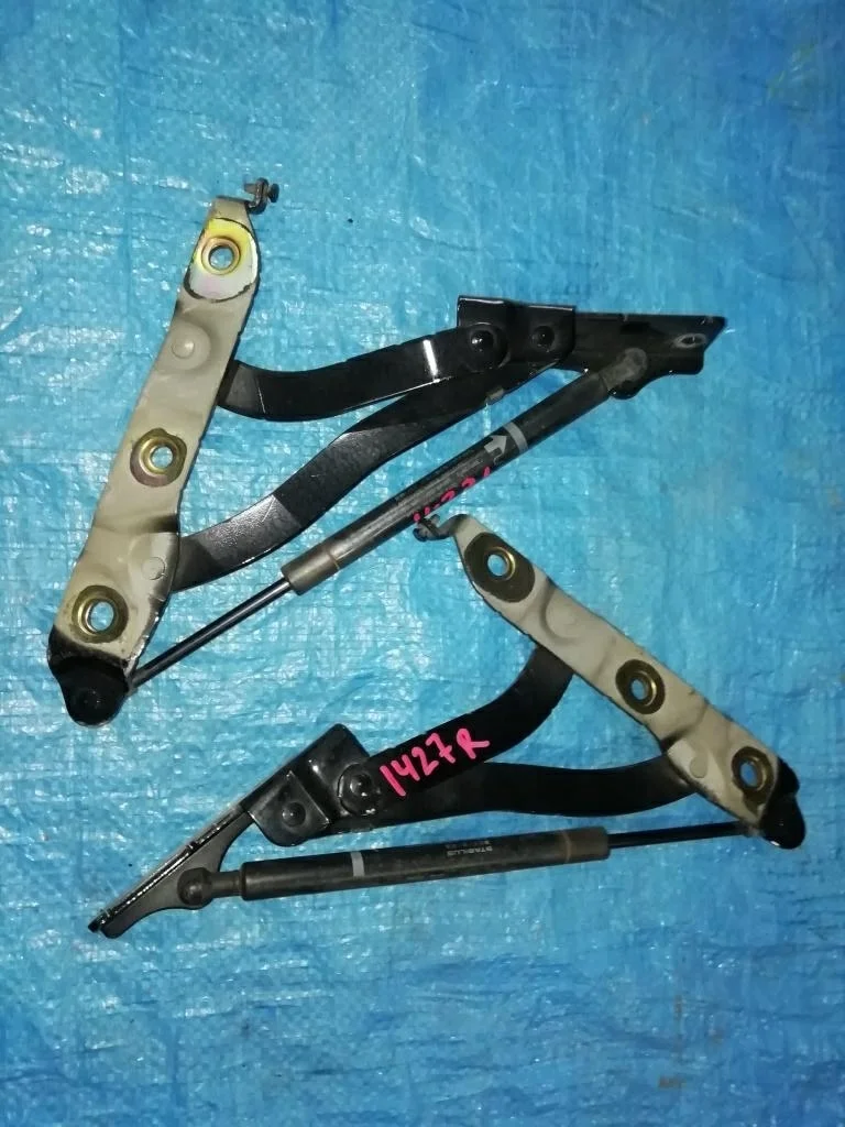 петля крышки багажника NISSAN FUGA PY50 VQ35DE