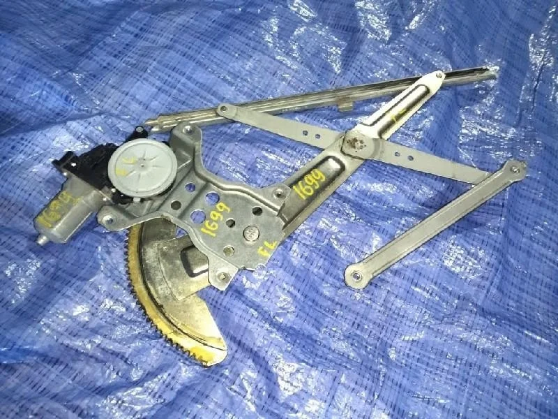 стеклоподъемник SUZUKI SX4 YA11S - F 83402-79J10