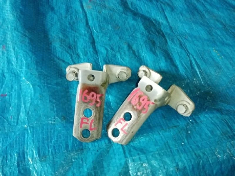 петли двери MITSUBISHI LANCER CS5A -