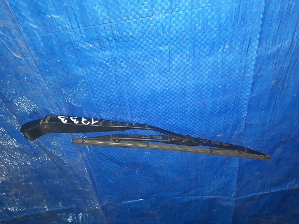 дворник 5-й двери TOYOTA CALDINA ST215 -