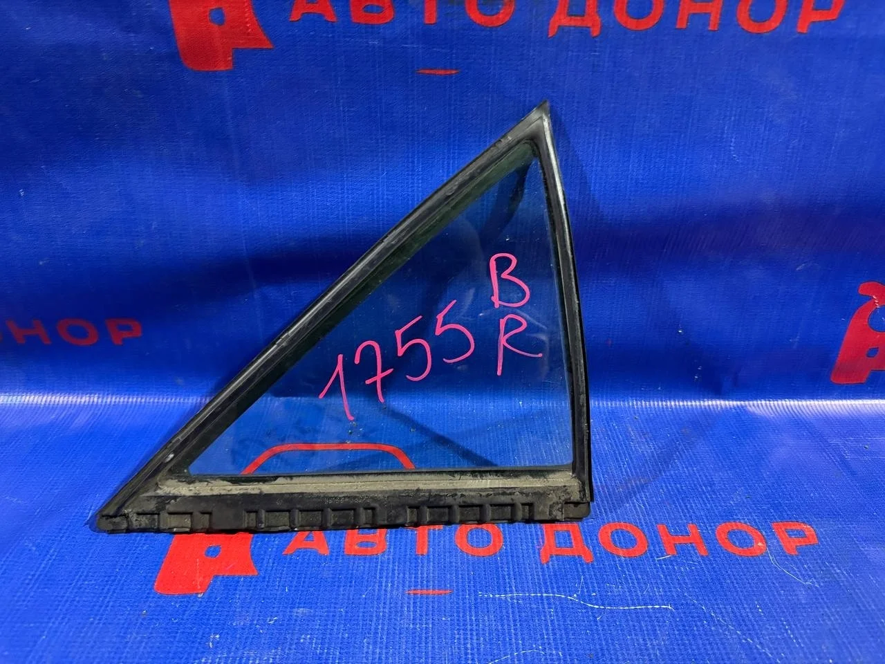 стекло TOYOTA CAMRY ACV30 - R 68123-33050