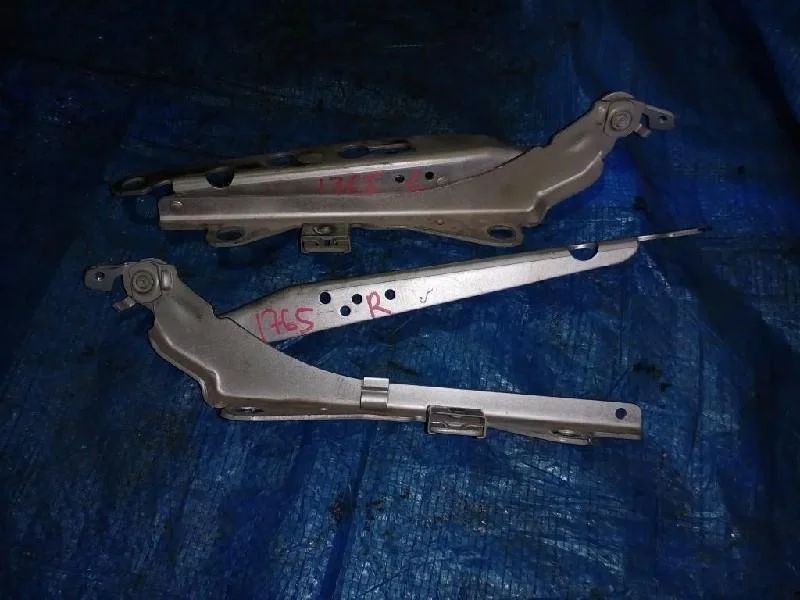 крепление капота VOLVO S60 RS B5244S