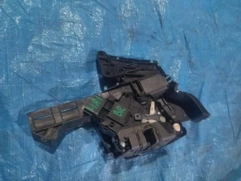 замок двери FORD FOCUS CB4 SHDA R 4892382