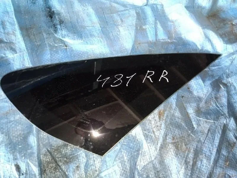 стекло боковое глухое FORD FOCUS CB4 -