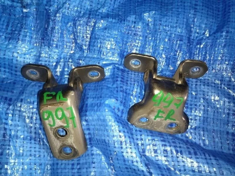 петли двери TOYOTA RACTIS SCP100 -