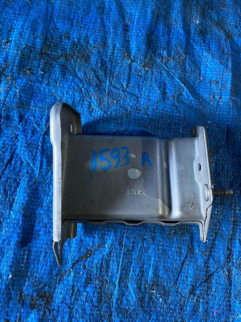 кронштейн усилителя бампера NISSAN NOTE E11 -