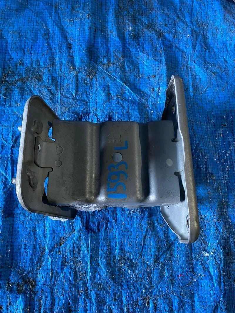 кронштейн усилителя бампера NISSAN NOTE E11 -