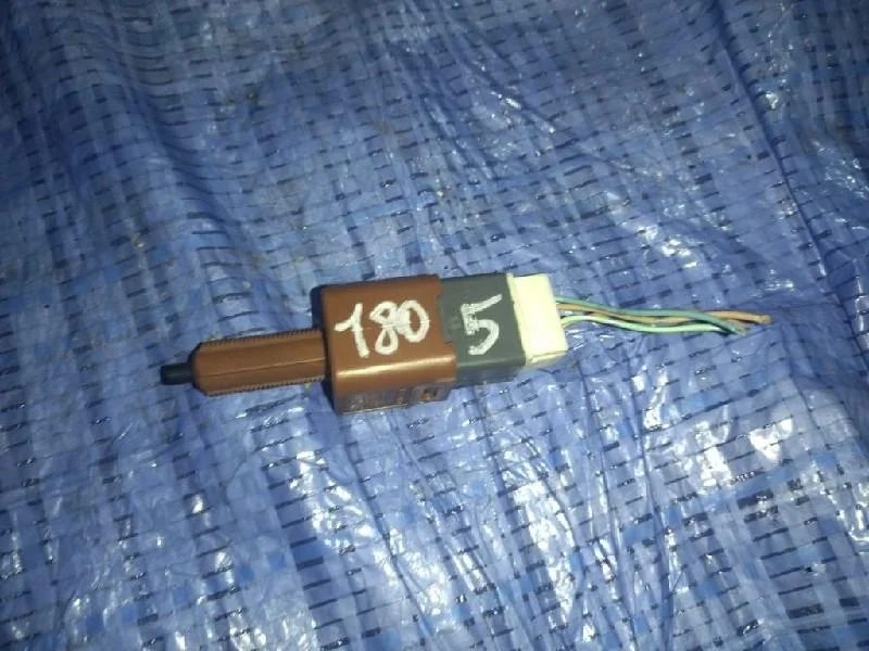 концевик под педаль тормоза NISSAN NOTE E12 -