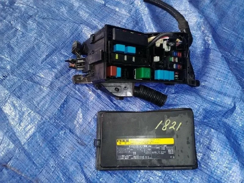 блок предохранителей TOYOTA MARK X GRX125 4GRFSE - 82641-30250