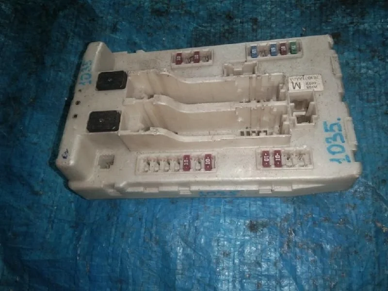 блок предохранителей NISSAN TEANA J32 -