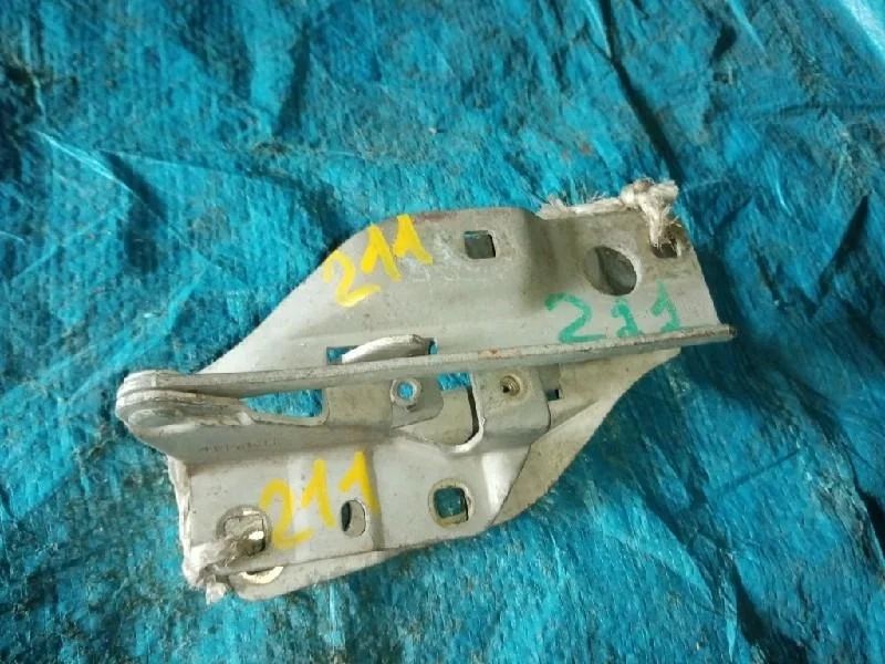 крепление капота NISSAN BLUEBIRD SYLPHY QG10 QG18DE - 654014M700, 654004M700