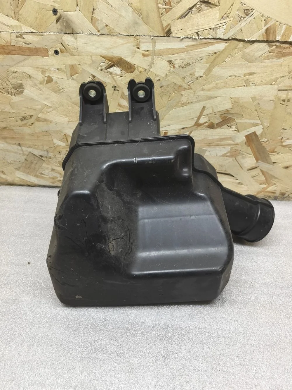 Корпус воздушного фильтра Kia Sportage II рестайлинг (2008—2010) 2009 1K - BLACK PEARL