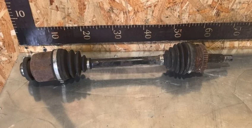 Полуось передняя правая Kia Sportage II рестайлинг (2008—2010) 2009 1K - BLACK PEARL