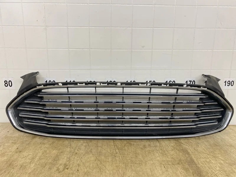 Решетка радиатора Ford Mondeo 5 2015 2016 2017 2018 2019 2020 2008162, передняя