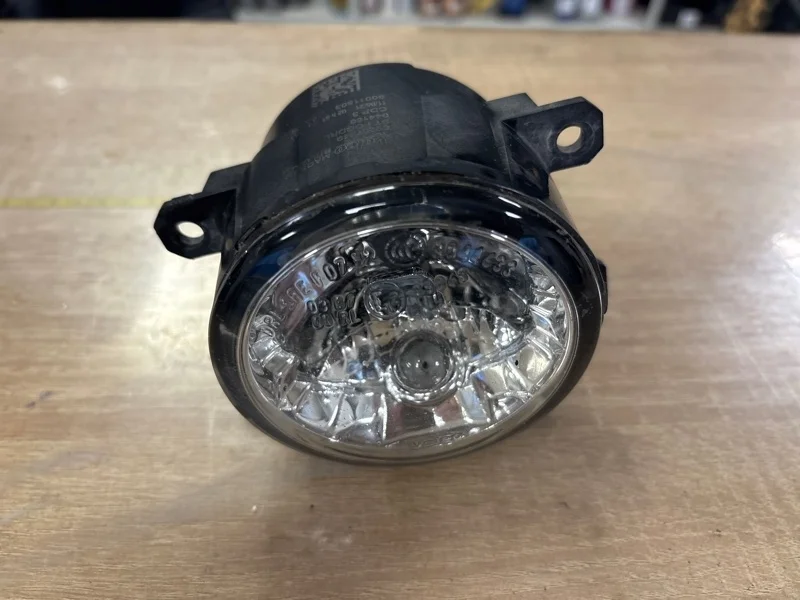 Фара противотуманная MITSUBISHI L200 2015- 2015 2016 2017 8321A365 KL