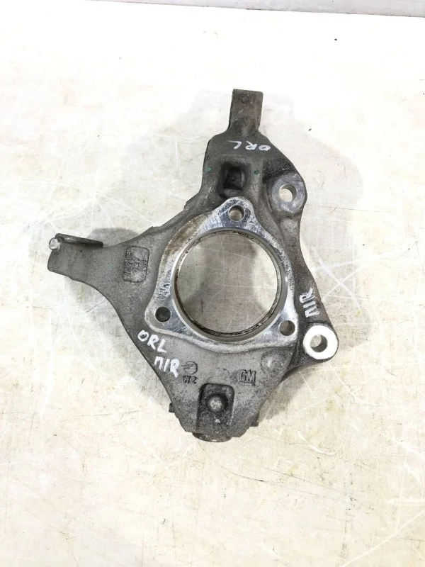 Кулак Chevrolet Orlando 2011