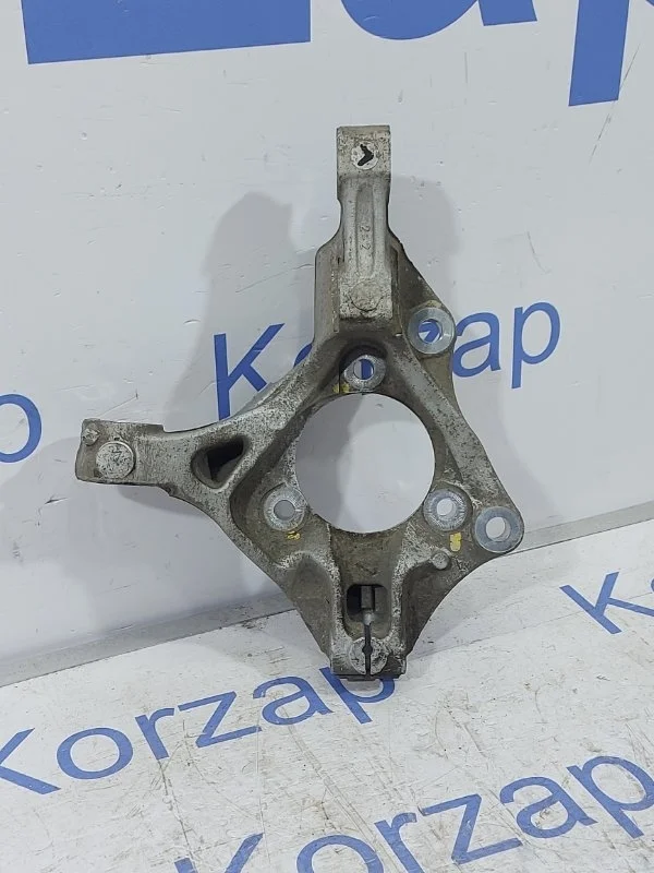 Кулак Chevrolet Orlando 2011