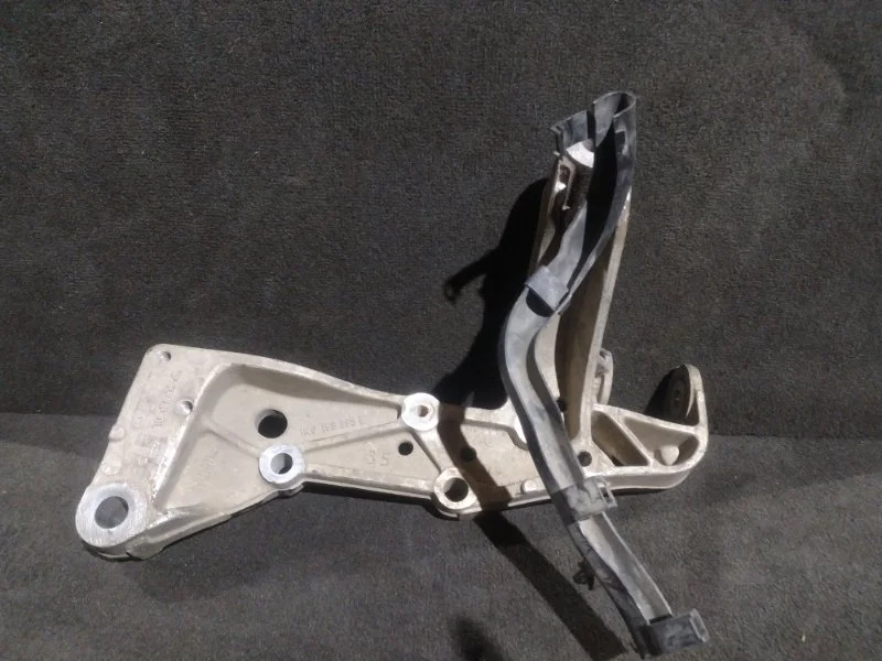 Кронштейн рычага Volkswagen Golf 2011 5K1