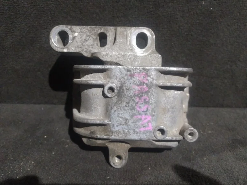 Опора двс VOLKSWAGEN Passat B6 2006 3C5