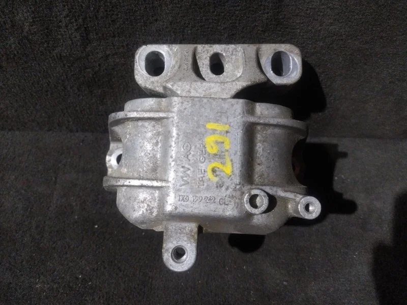 Опора двс Volkswagen Passat CC 2009 358