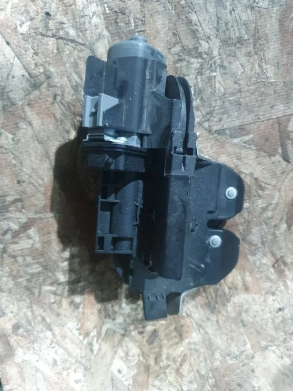 Замок багажника Volkswagen Touareg 2010-2014 NF