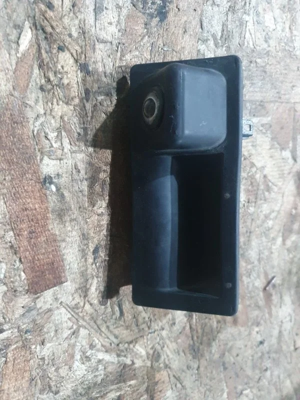 Кнопка открывания багажника Volkswagen Touareg 2010-2014 NF