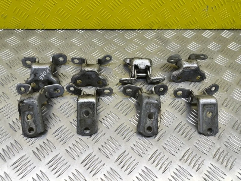 Петля двери Toyota Rav 4 (Xa30) (2005-2014) 2006 6871012151 2.0 I 1AZFE