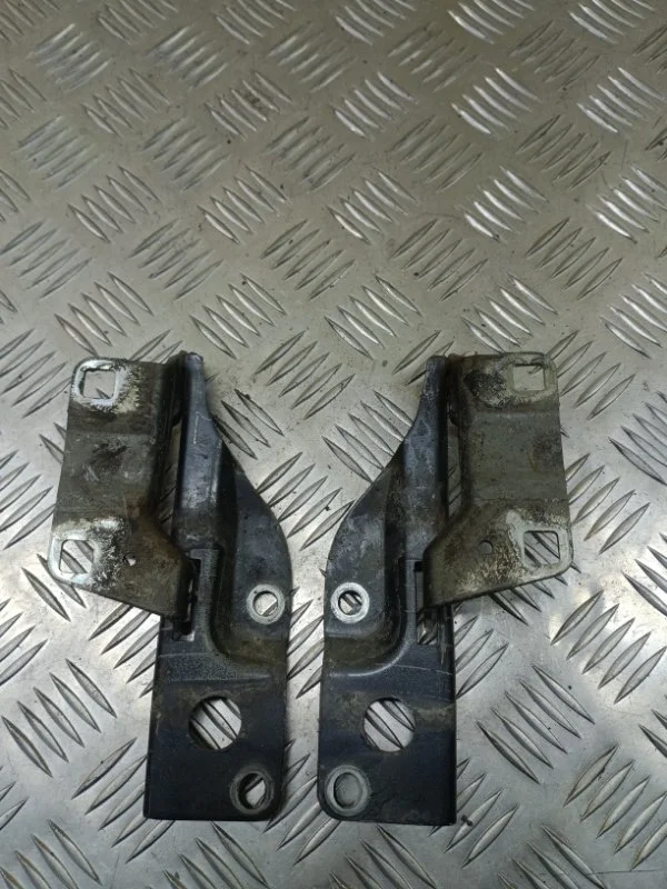 Петля капота Nissan Pathfinder (R51M) 2004-2013 2010 65400ZP00A 2.5 D YD25DDTI