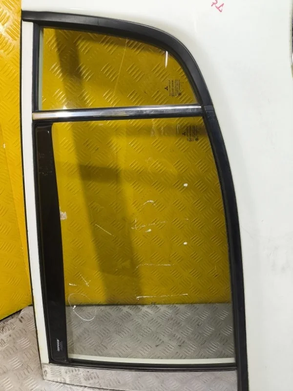 Стекло двери задней левой Mitsubishi L200 (2006-2015) 2012 5736A007 2.5 D 4D56