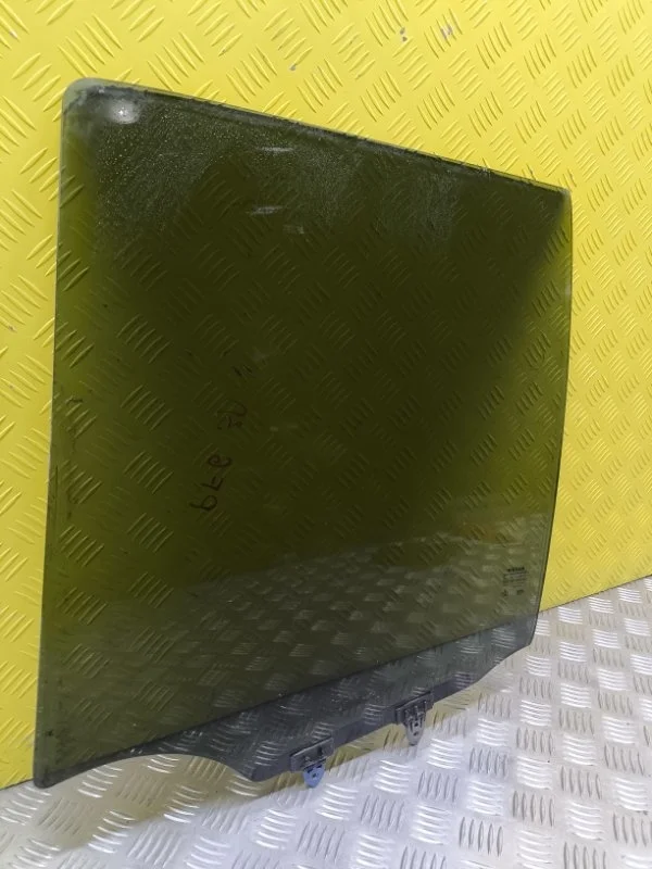 Стекло двери задней левой Nissan Pathfinder (R51M) 2004-2013 2007 82301EB33A ВНЕДОРОЖНИК 2.5 D YD25DDTI