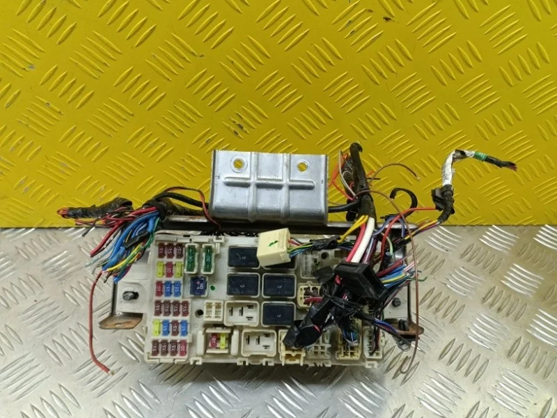 Блок предохранителей Mitsubishi L200 (2006-2015) 2006 8637A105 ПИКАП 2.5 D 4D56