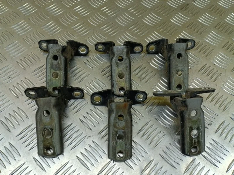 Петля двери Mitsubishi L200 (2006-2015) 2006 5702A033 ПИКАП 2.5 D 4D56