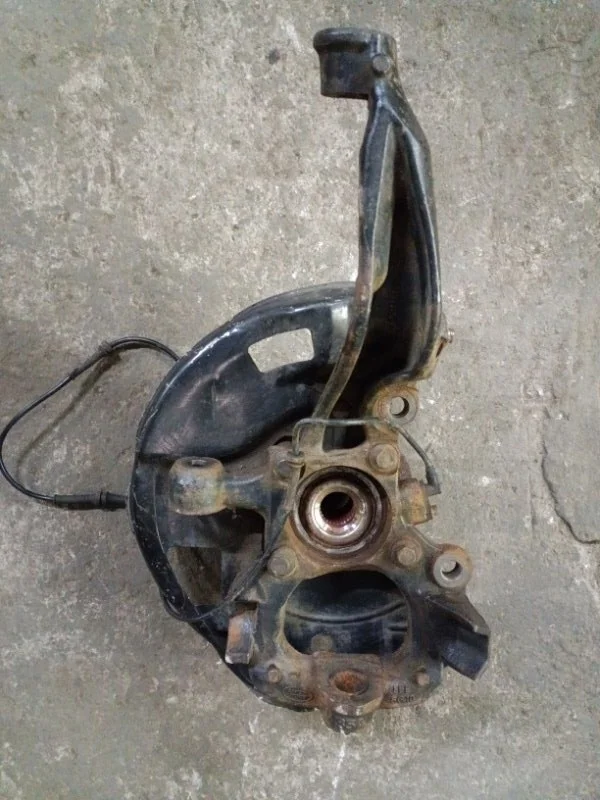 Кулак поворотный правый Land Rover Range Rover Sport I 2005-2013 2010 RUB500320 3.0 D SDV6