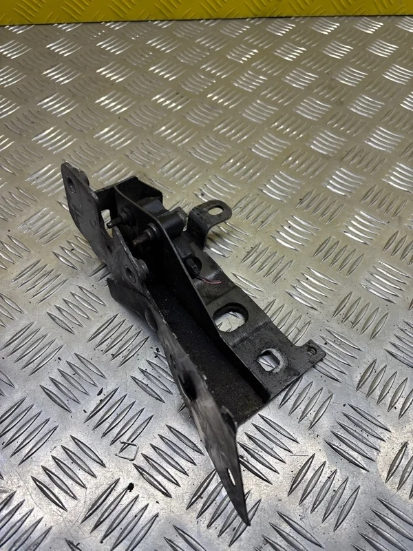 Кронштейн Land Rover Range Rover Sport I 2005-2013 2010 AH226061BA 3.0 D SDV6