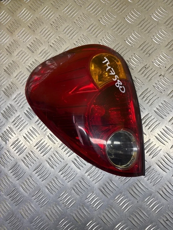 Фонарь задний левый Mitsubishi L200 (2006-2015) 2012 8330A155 2.5 D 4D56