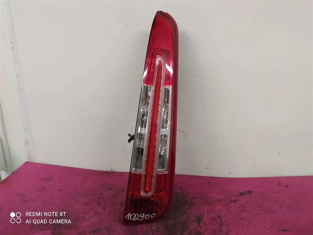 Фонарь правый Ford C-Max 1+ 2007-2010 1543051