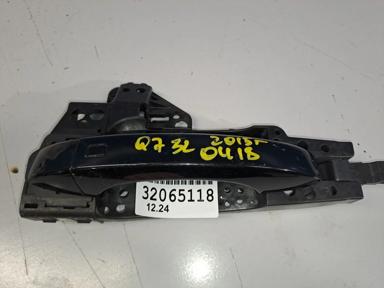 Ручка двери нaружная левая для Audi Q7 4M 2015-