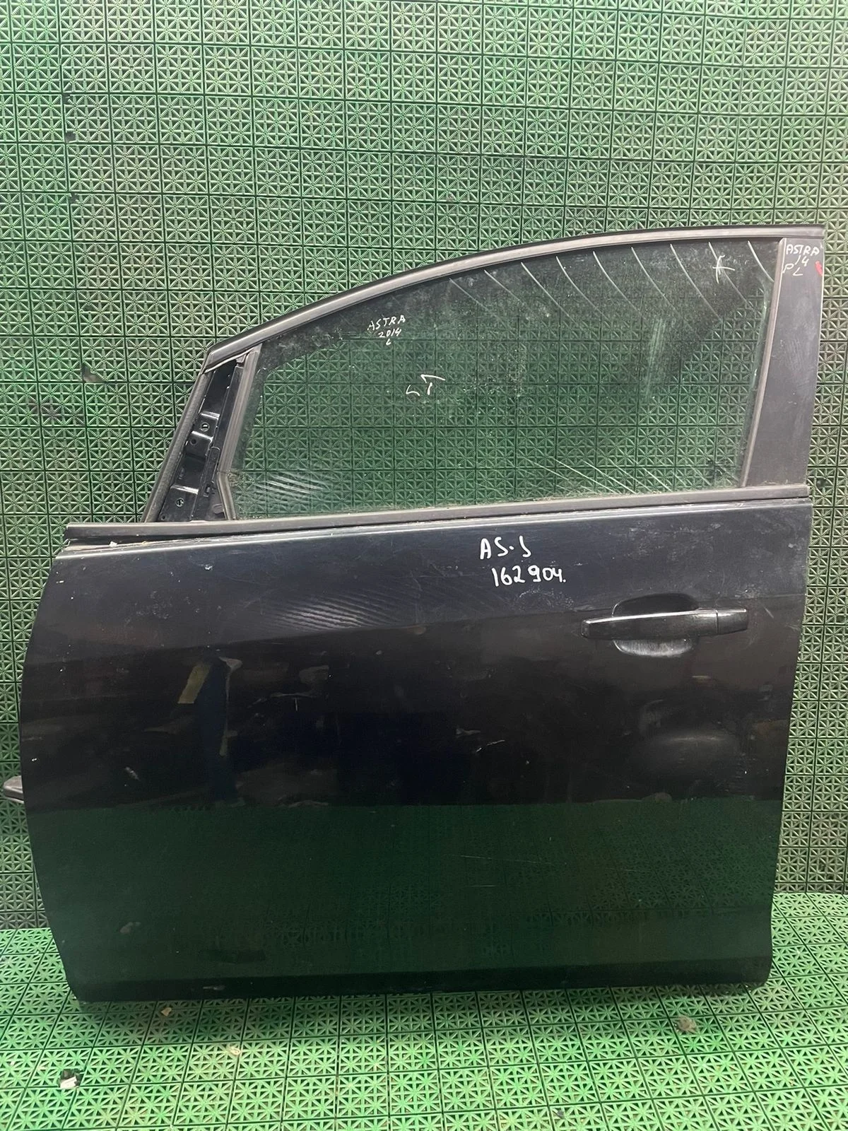 Дверь OPEL ASTRA J 2010- передняя левая чёрная б/у ASTRA J(2009-2017)