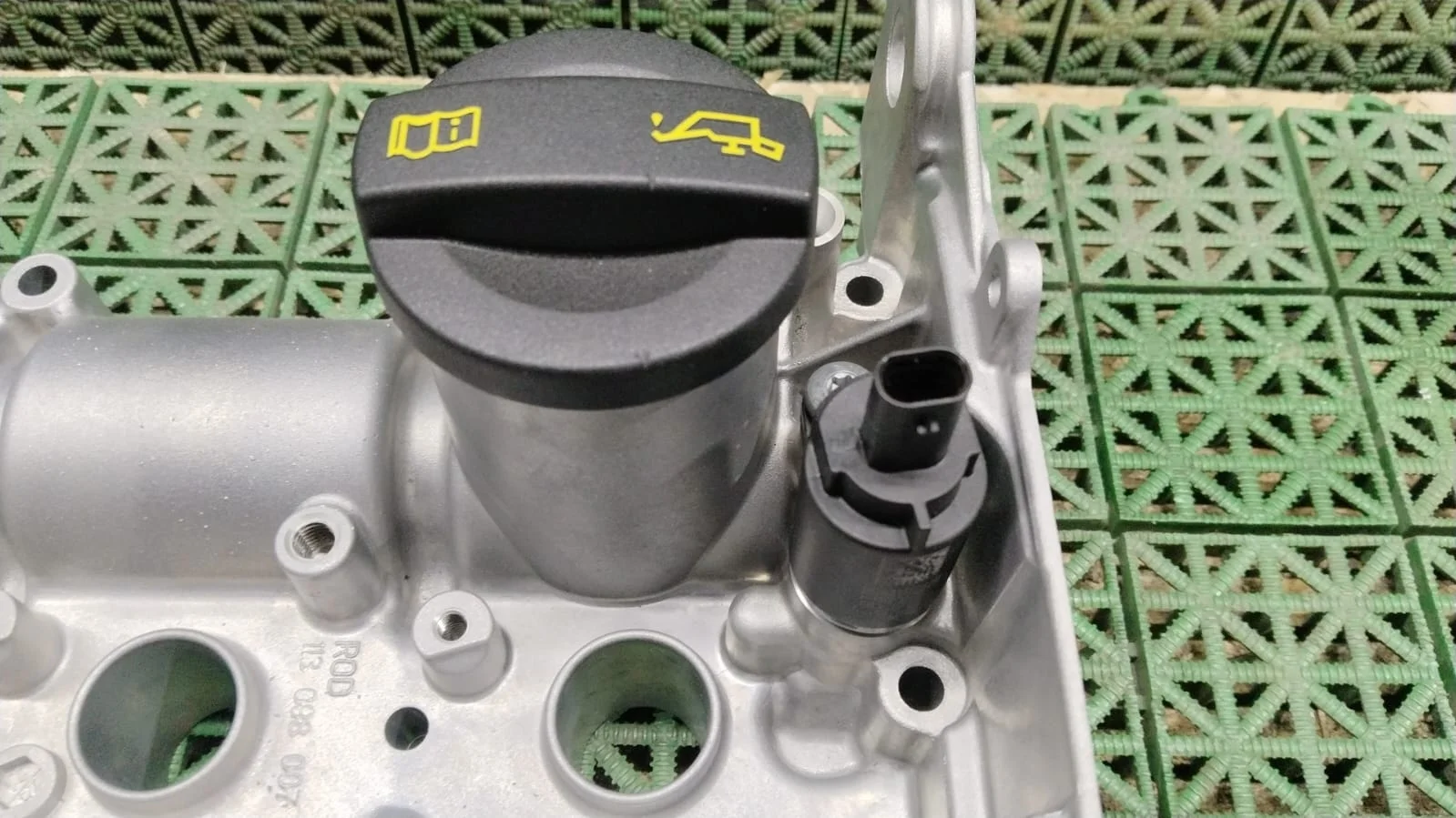 Клапан электромагнитный, изменения фаз ГРМ SKODA RAPID, VOLKSWAGEN POLO 1,6 CWVA 2013- новый, оригинал RAPID(2013-;POLO(2010-;FABIA 2(2007-2015)