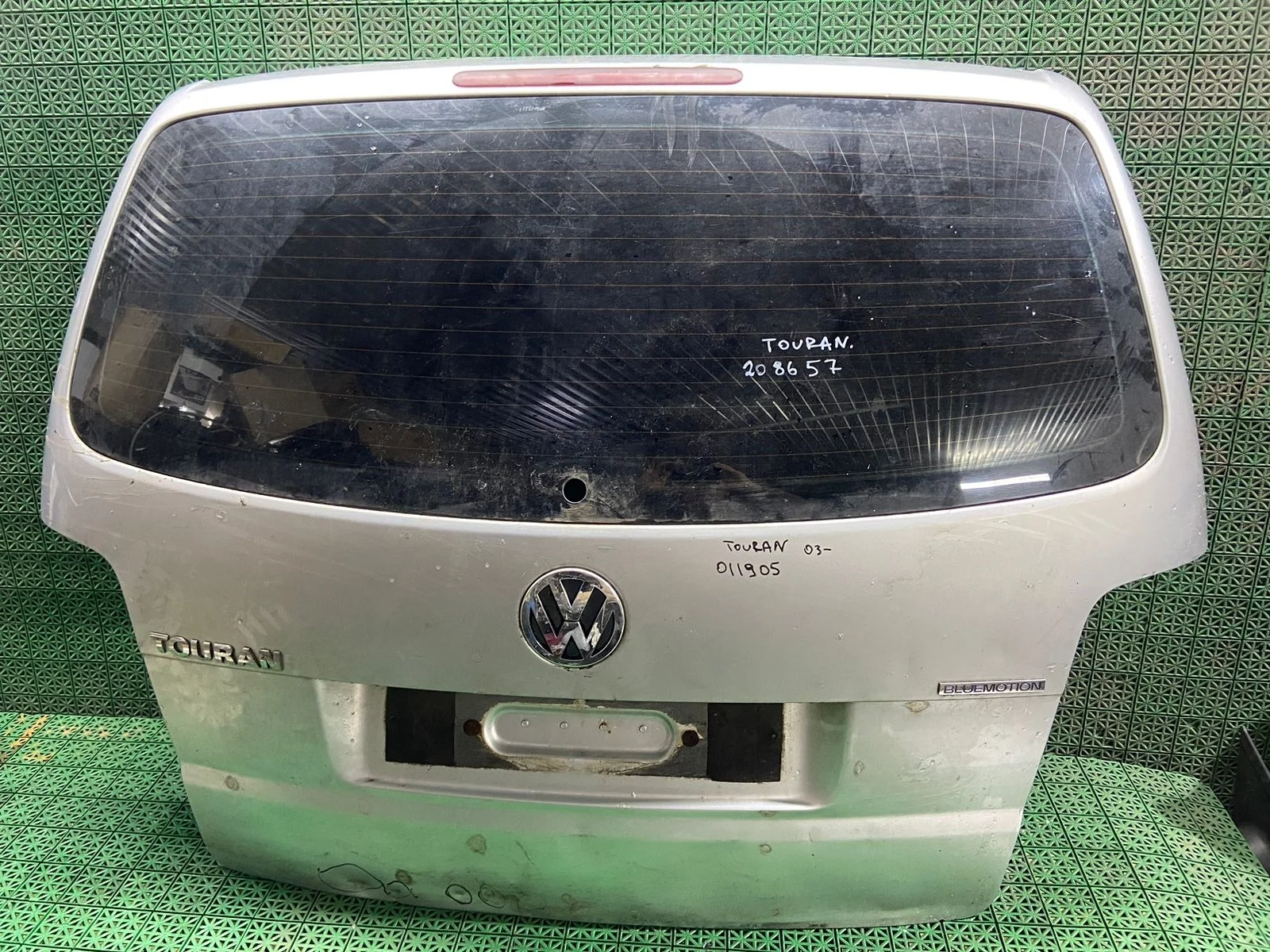 Крышка багажника VOLKSWAGEN TOURAN 2003- серебро Б/У TOURAN(2003-2010)