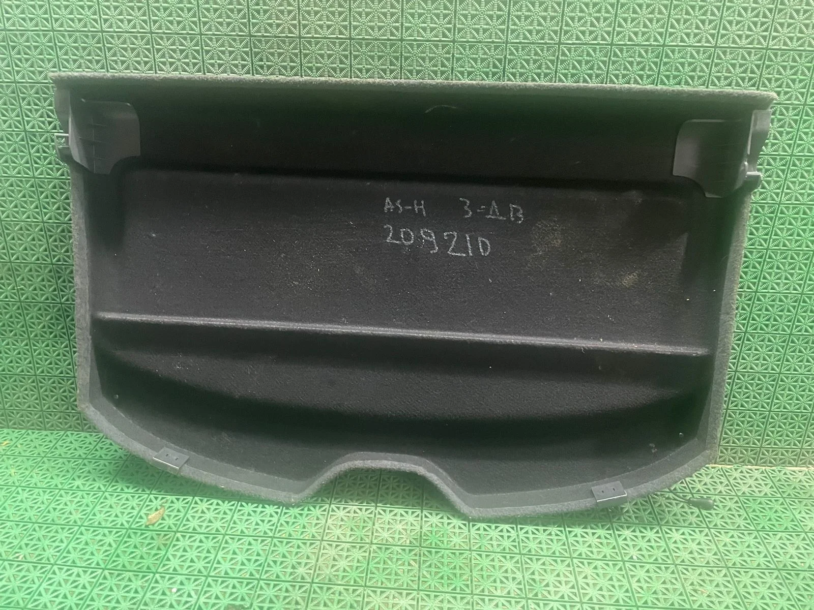 Полка багажного отсека багажника OPEL ASTRA H 2004- 3 х дверная  б/у ASTRA H(2004-2014)