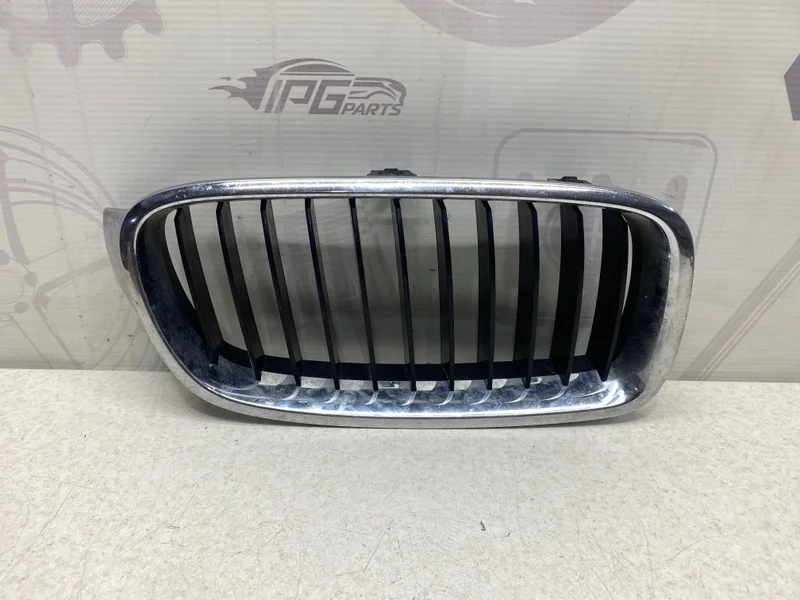 Решетка радиатора правая BMW 3 F30