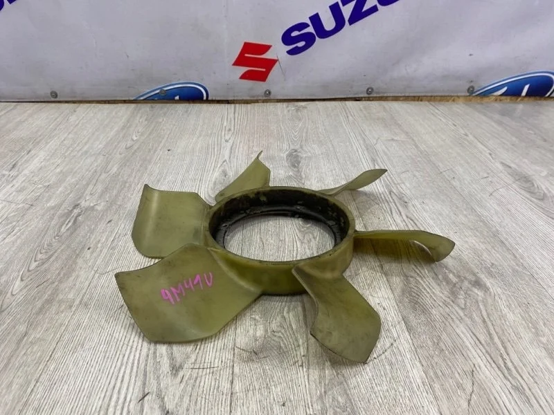 Крыльчатка вентилятора Mitsubishi Pajero 2009