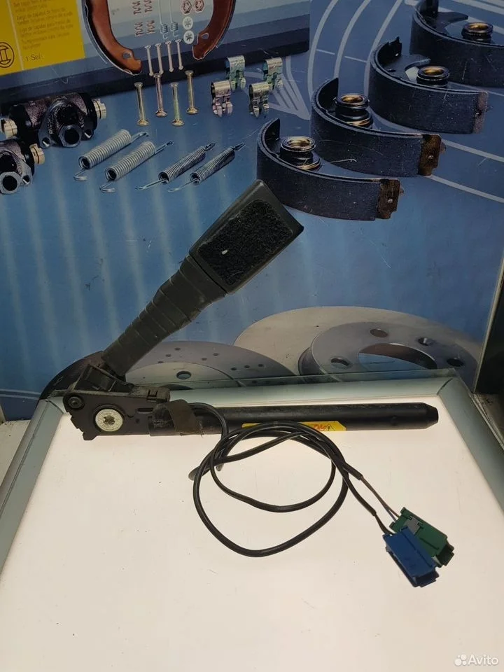 Преднатяжитель ремня левый opel astra h gtc